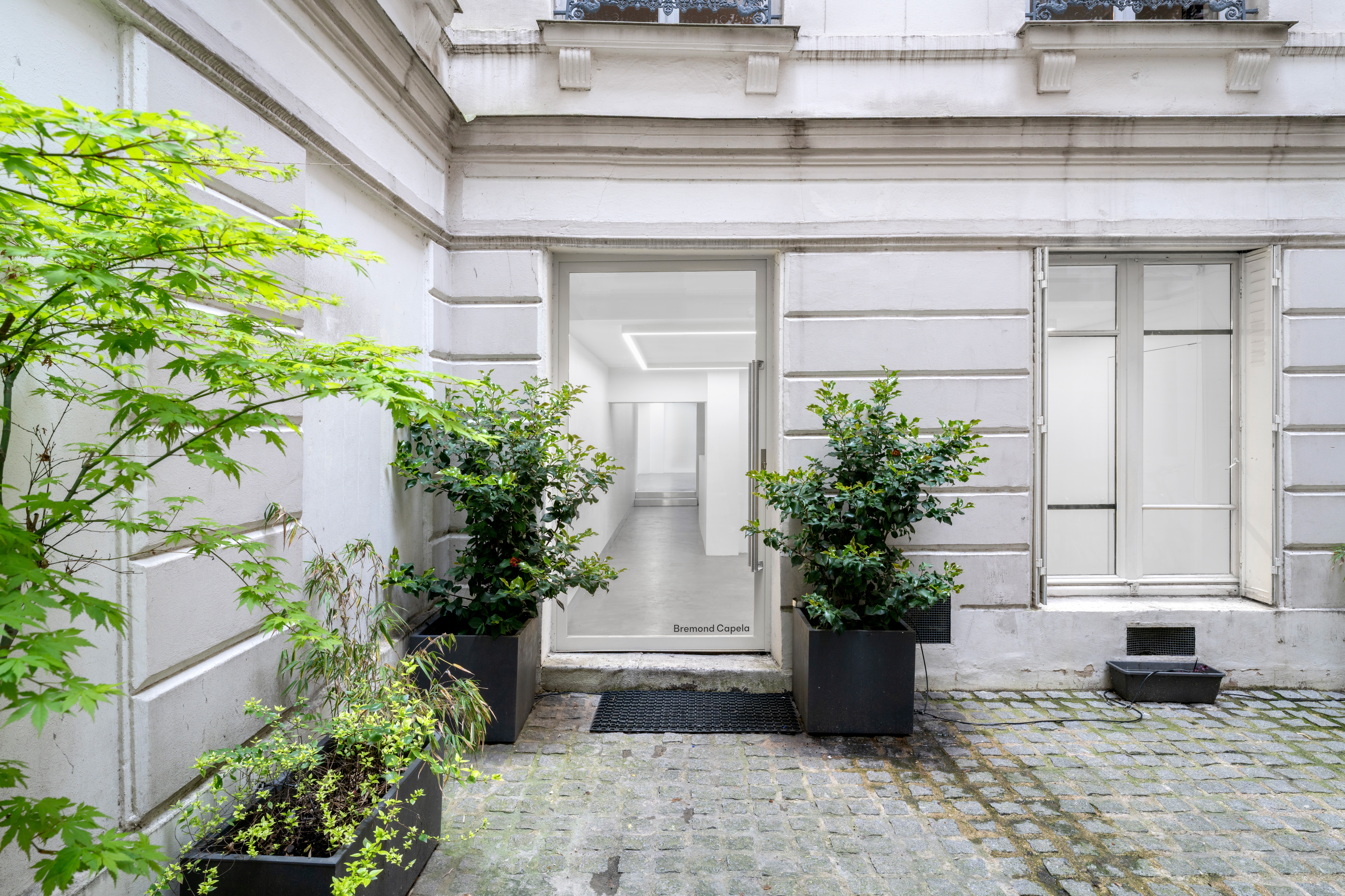 Entrance of Bremond Capela, Paris